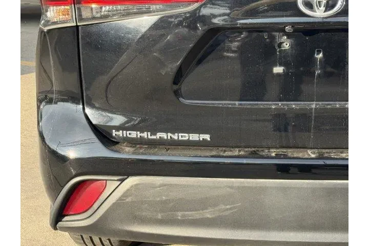 $29319 : Toyota Highlander 2023 LE 4d image 7