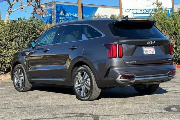 $34999 : Kia Sorento Plug-In Hybrid 2 image 7