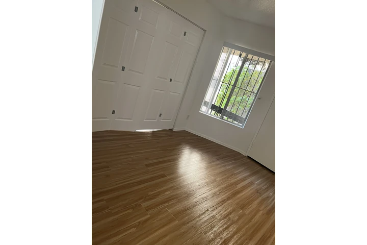 $900 : Rento un cuarto en Korea town image 5