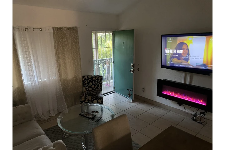 $1150 : CUARTO CON BAÑO EN RENTT !! image 2