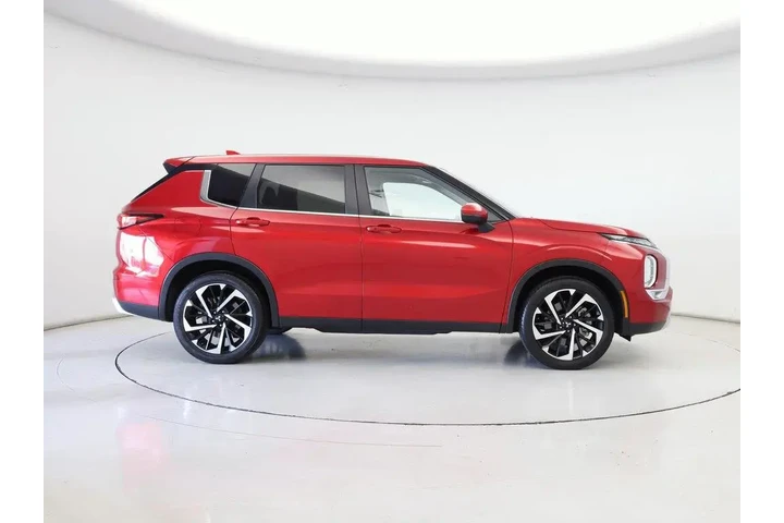 $27998 : Mitsubishi Outlander 2024 SE image 7