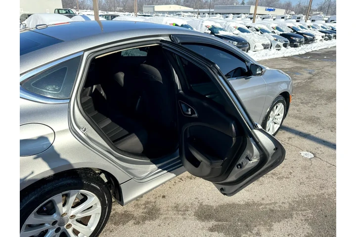 $8980 : 2016 200 4dr Sdn Limited FWD image 10