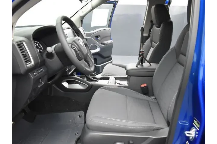 $27051 : Nissan Frontier 2024 4x2 S 4 image 8