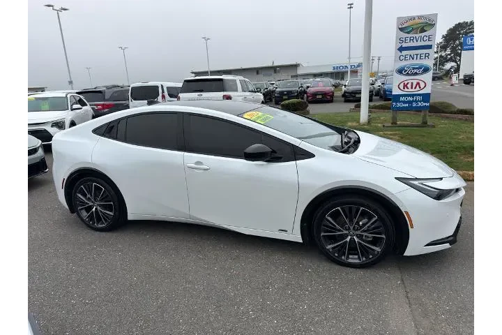 $29995 : Toyota Prius 2024 AWD Limite image 4