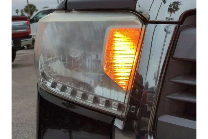 $26929 : Toyota Tundra 2015 4x4 SR5 4 image 10