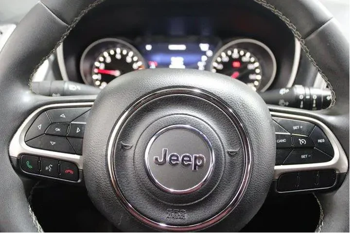 $20985 : Jeep Compass 2021 80th Anniv image 7