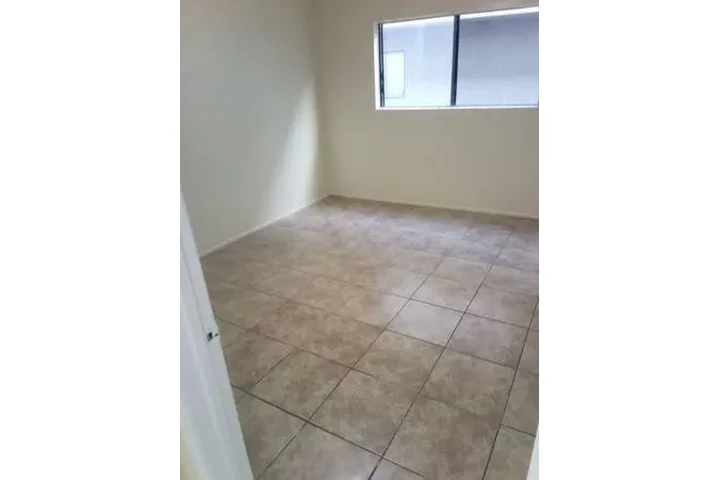 $2100 : 2 BEDROOMS HAWTHORNE $2100!!! image 4