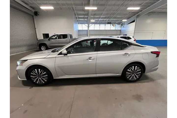 $17527 : Nissan Altima 2023 2.5 SV 4d image 6