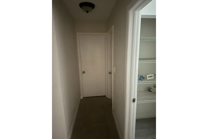 $850 : Habitaciones en North Miami image 6