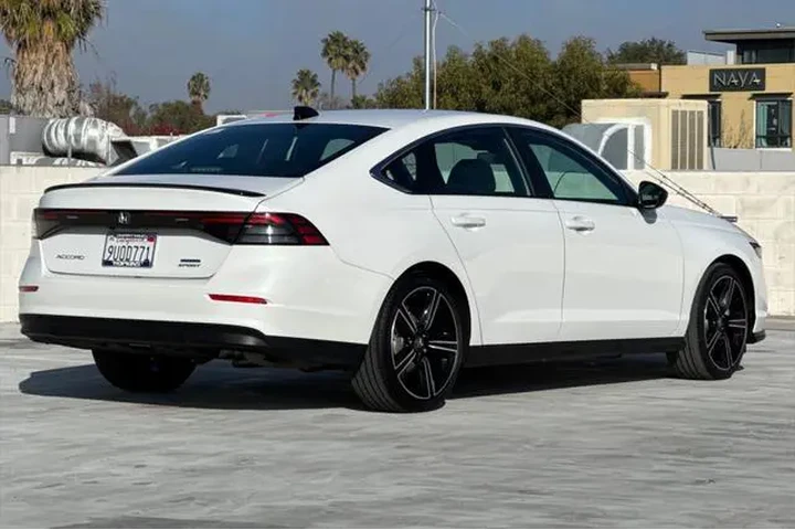 $29811 : Honda Accord Hybrid 2025 Spo image 3