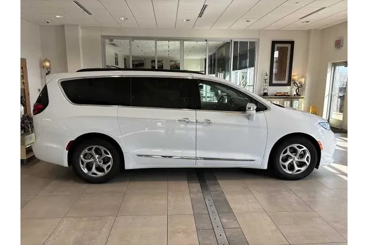 $32930 : Chrysler Pacifica 2022 Limit image 2