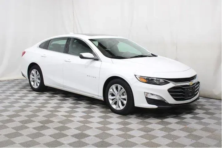 $21988 : Chevrolet Malibu 2024 LT 4dr image 1