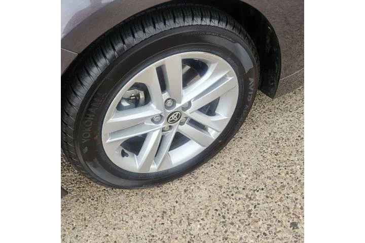 $17888 : Toyota Corolla Hatchback 202 image 9