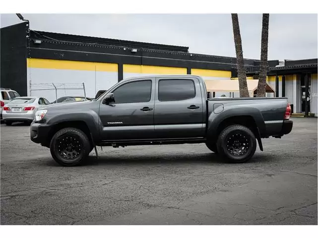 2014 Toyota Tacoma Double Cab image 1