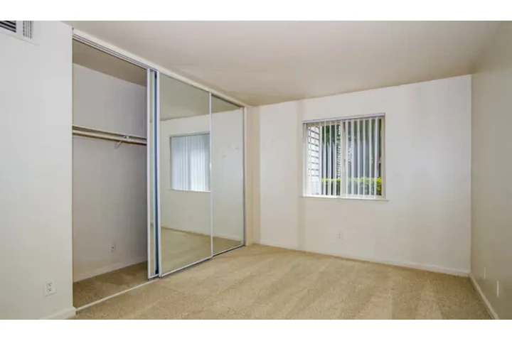 $1300 : 8123 Sunrise Blvd, Citrus Heig image 4