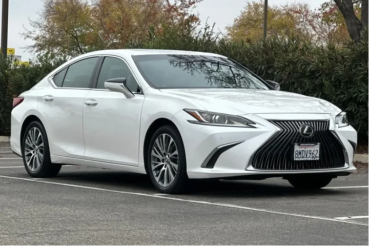 $29995 : Lexus ES 350 2019 F SPORT 4d image 9