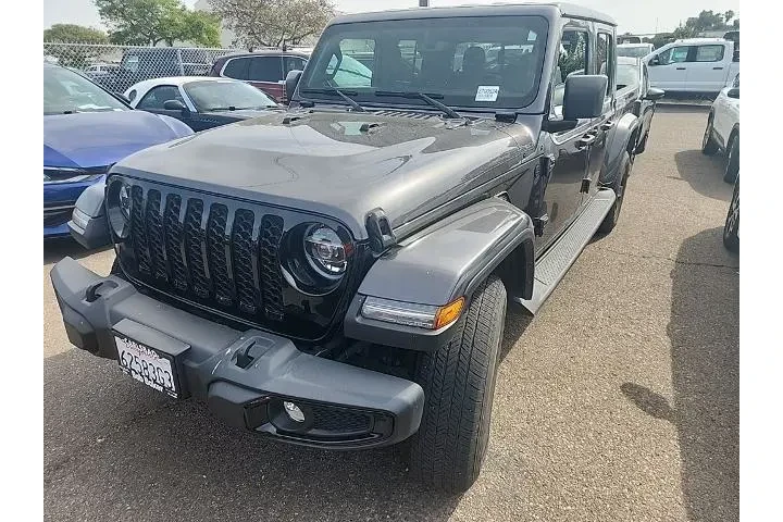 $32991 : Jeep Gladiator 2021 4x4 Free image 3