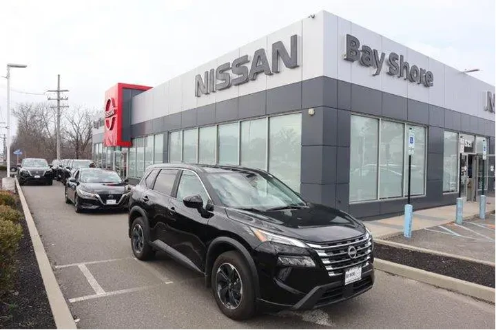 $23055 : Nissan Rogue 2025 AWD SV 4dr image 2