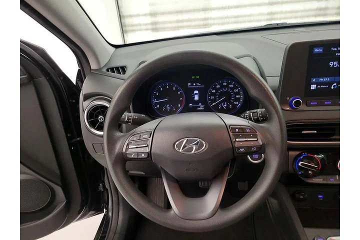 $18998 : Hyundai KONA 2023 SEL 4dr Cr image 10