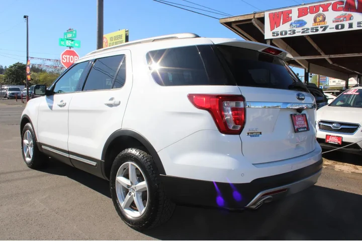 $16995 : 2017 Explorer XLT 4WD image 4