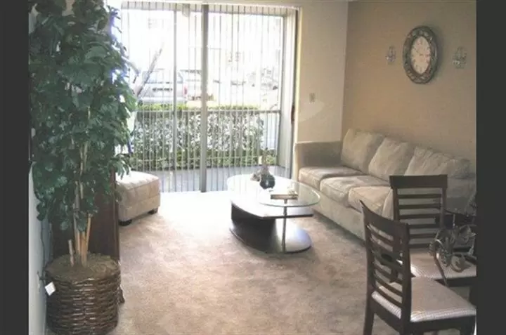 $2398 : Hialeah image 3