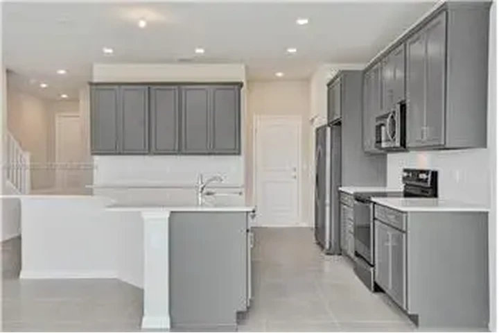 $4100 : Rental property with 3 bedro image 7