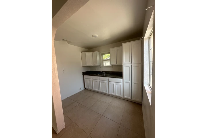 $2400 : CASA DE 2 RECÁMARAS UN BAÑO image 5