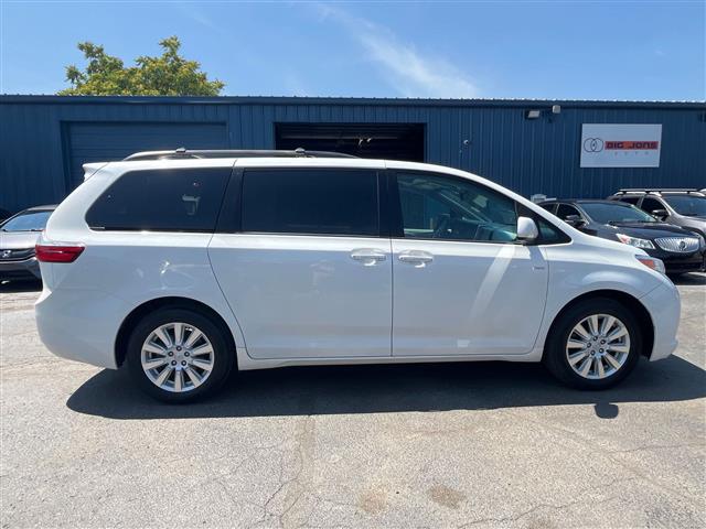 $23988 : 2017 Sienna XLE Premium 7-Pas image 9