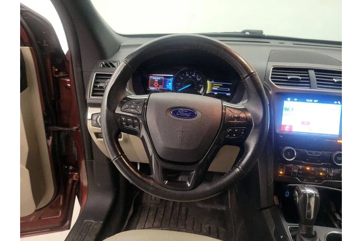 $17998 : Ford Explorer 2018 AWD XLT 4 image 10