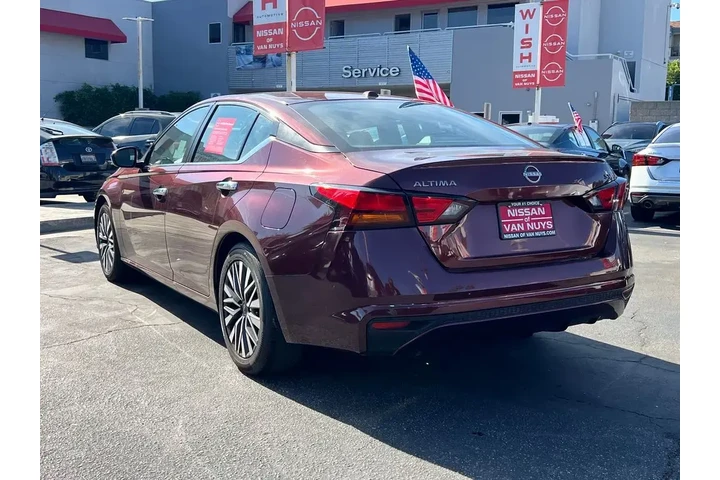 $18998 : Nissan Altima 2023 2.5 SV 4d image 3