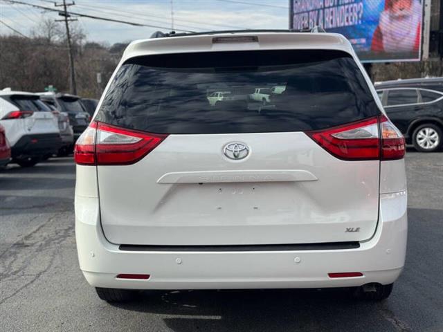 $22095 : 2017 Sienna XLE 8-Passenger image 9