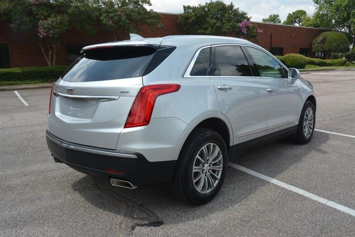 2017 XT5 Luxury image 6