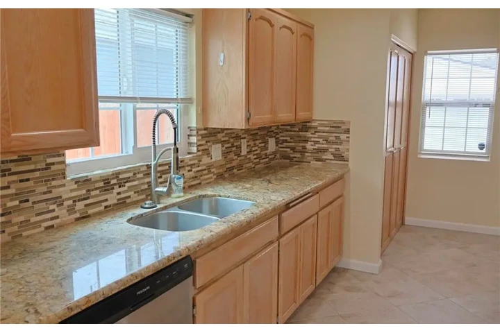 $2000 : 2 bedroom House in Koreatown image 3