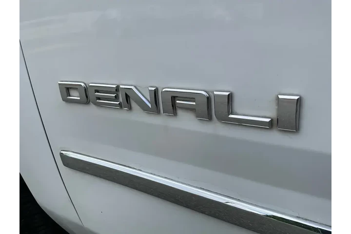 $17485 : GMC Yukon 2015 4x2 Denali 4d image 10