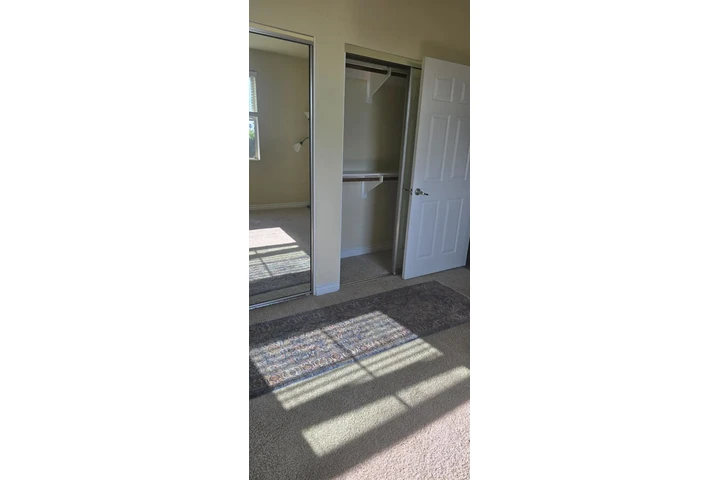 $1900 : ROOM FOR RENT at Riversai image 9