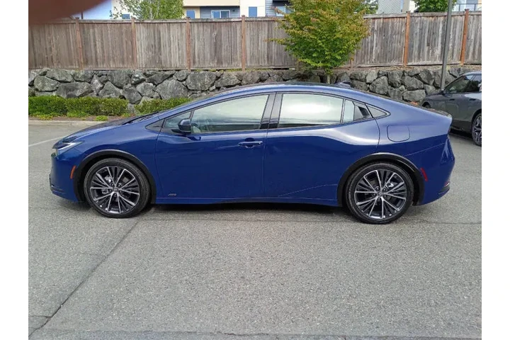 $24900 : 2026 Prius XLE image 7