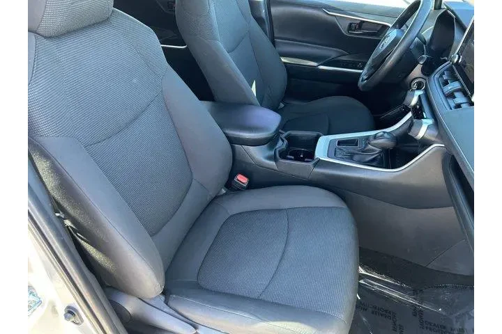 $22830 : Toyota RAV4 2023 LE 4dr SUV image 10