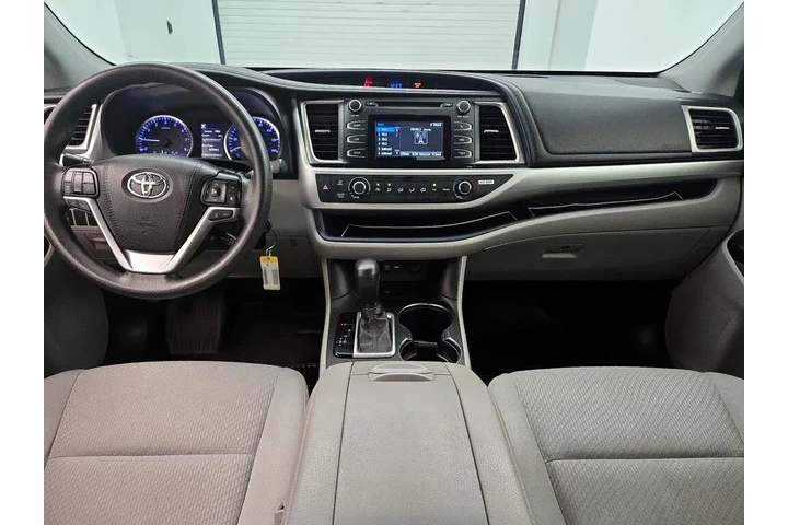 $18998 : Toyota Highlander 2019 LE 4d image 9