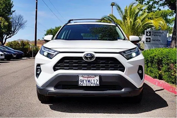 $32985 : Toyota RAV4 2024 XLE Premium image 5