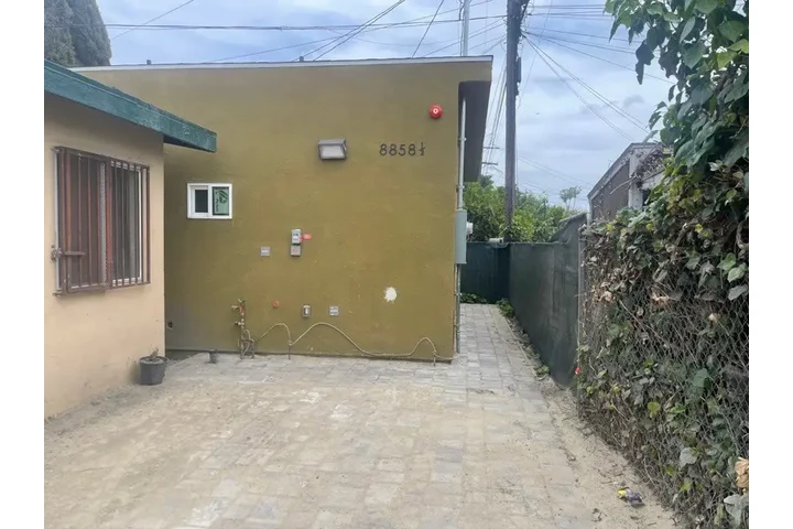 $3350 : RENTO NUEVO ADU PRIVADO image 2