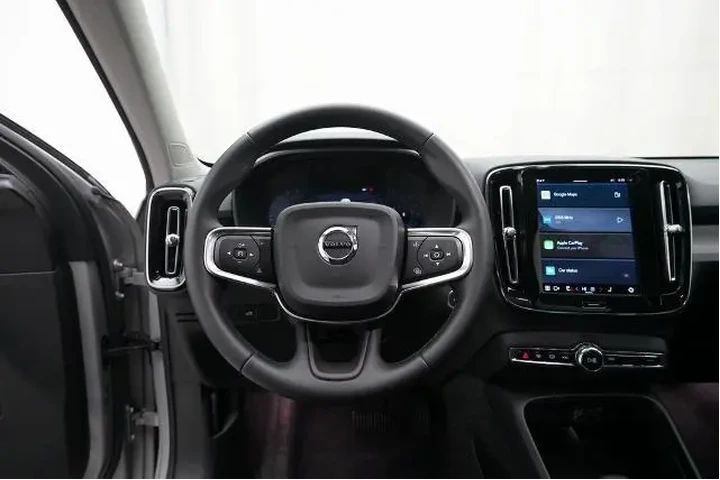 $32498 : Volvo XC40 2025 AWD B5 Core image 4