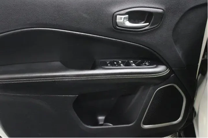 $20985 : Jeep Compass 2021 80th Anniv image 3