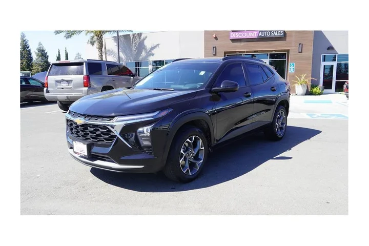 $21600 : 2025 Trax LT image 2