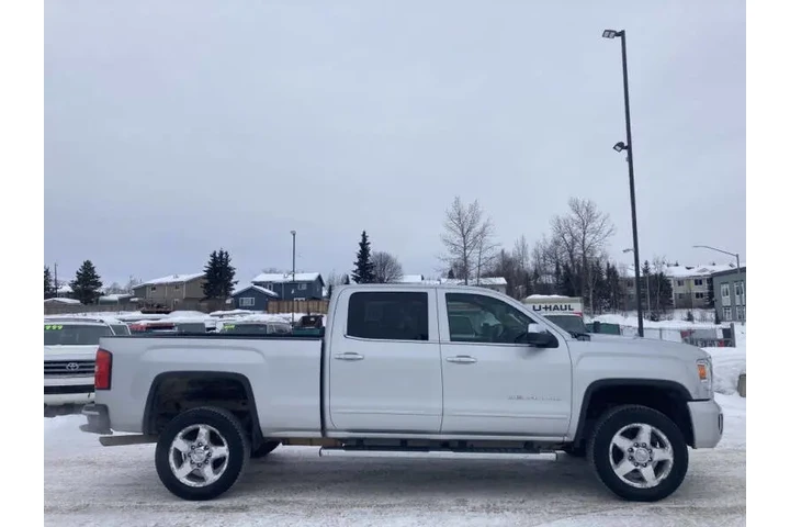 $33398 : 2015 GMC Sierra 2500HD Denali image 5