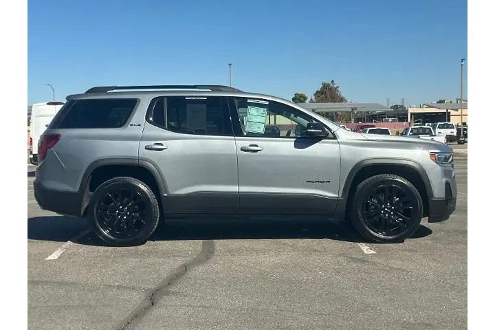 $27970 : GMC Acadia 2023 SLE 4dr SUV image 2