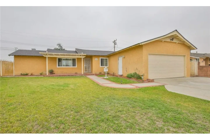 $2500 : 3 Bed Home in Huntington Park image 1