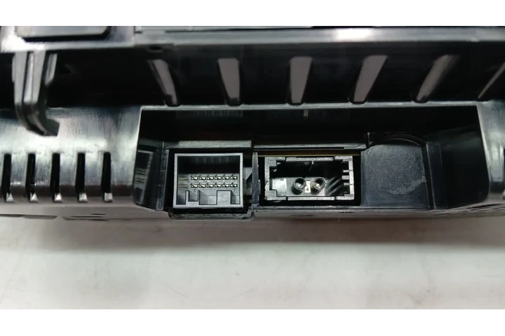 $422 : BMW F30 LCI 2016 SPEEDOMETER image 6