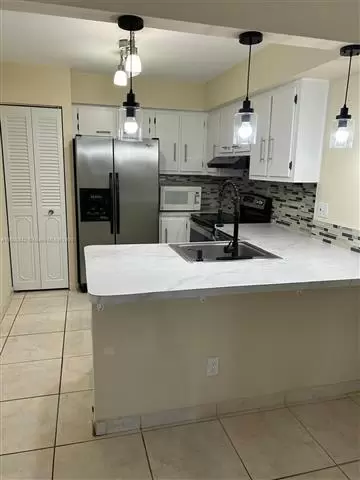$2200 : Apartment for Rent image 2