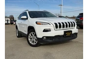 2017 Cherokee Latitude FWD thumbnail