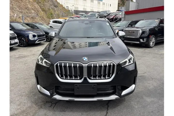 $30388 : BMW X1 2024 AWD xDrive28i 4d image 2